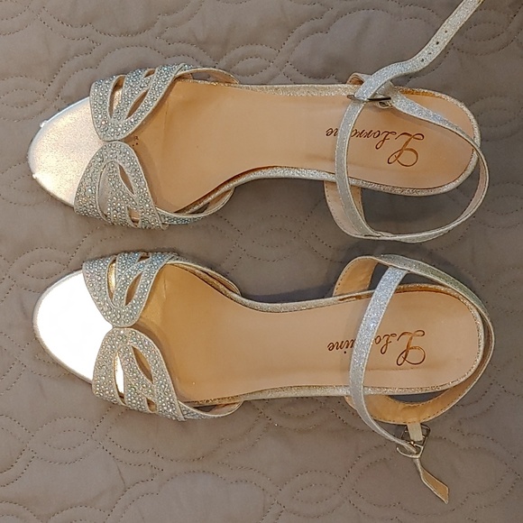 Silver shoes - Picture 1 of 4